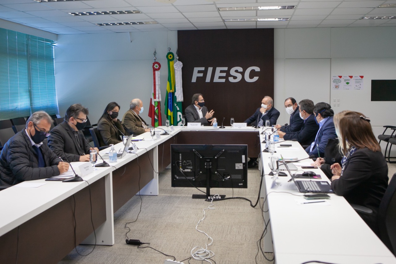 InvestSC: meeting about the recovery of naval construction industry is held in Santa Catarina