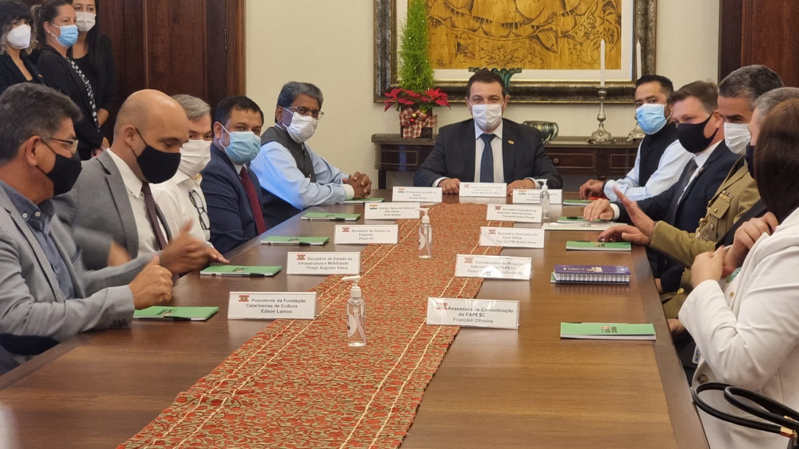 Infraestrutura ferroviária é tema principal de reunião entre Carlos Moisés e o embaixador da Índia no Brasil