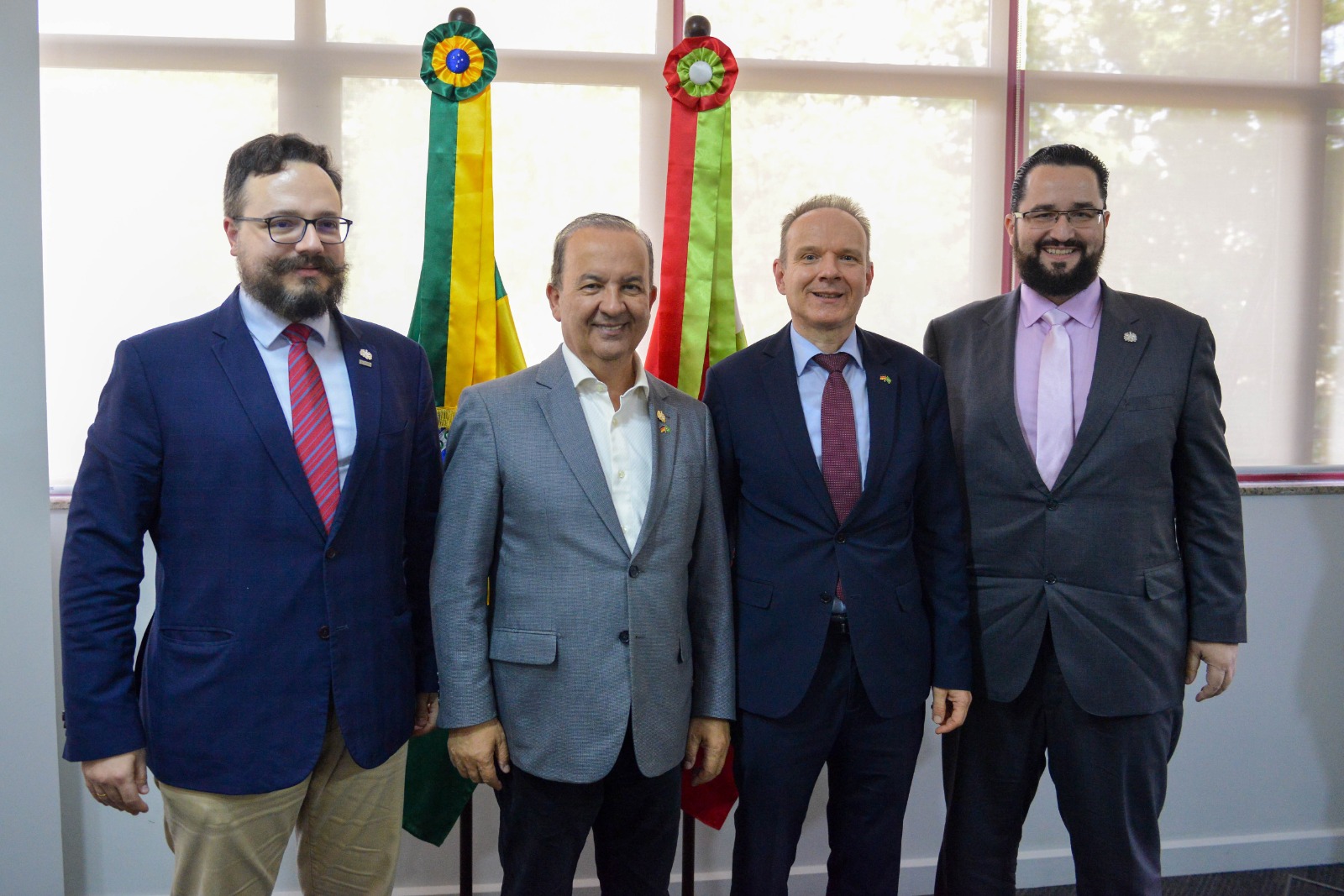 During a visit by the consul general, the governor highlights actions for the bicentennial of German immigration and defends an increase in exports to Germany