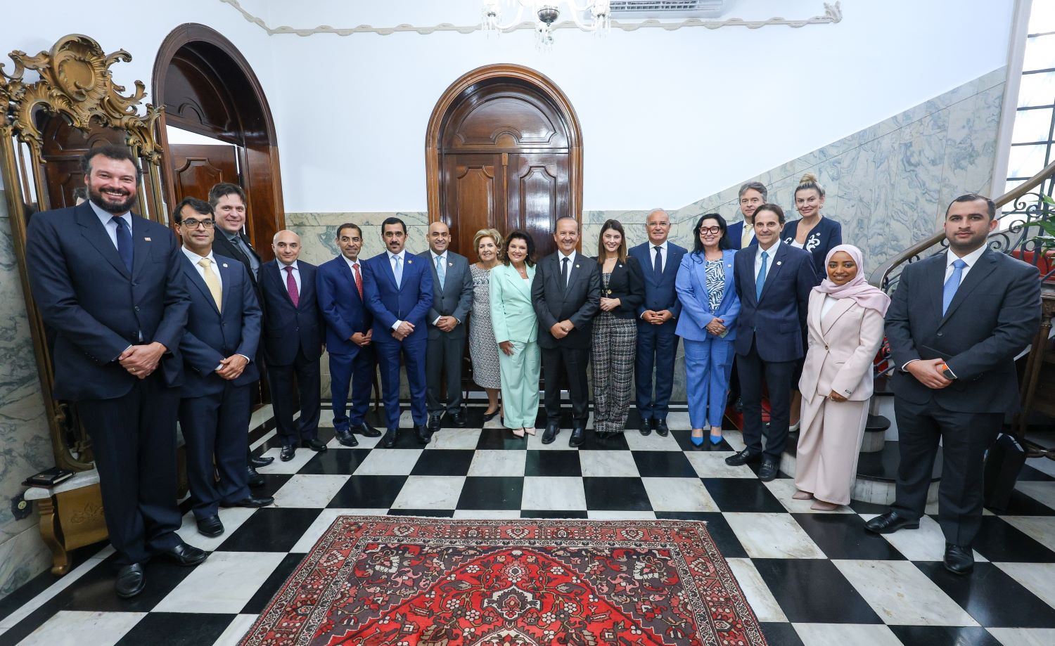 Jorginho Mello recebe embaixadores de cinco países que buscam aumentar parceria comercial com Santa Catarina